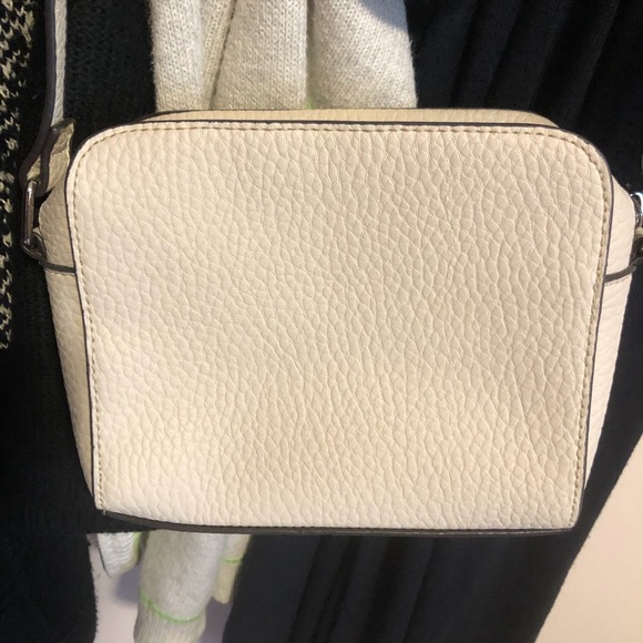 Cream faux leather cross body bag - Picture 4 of 7